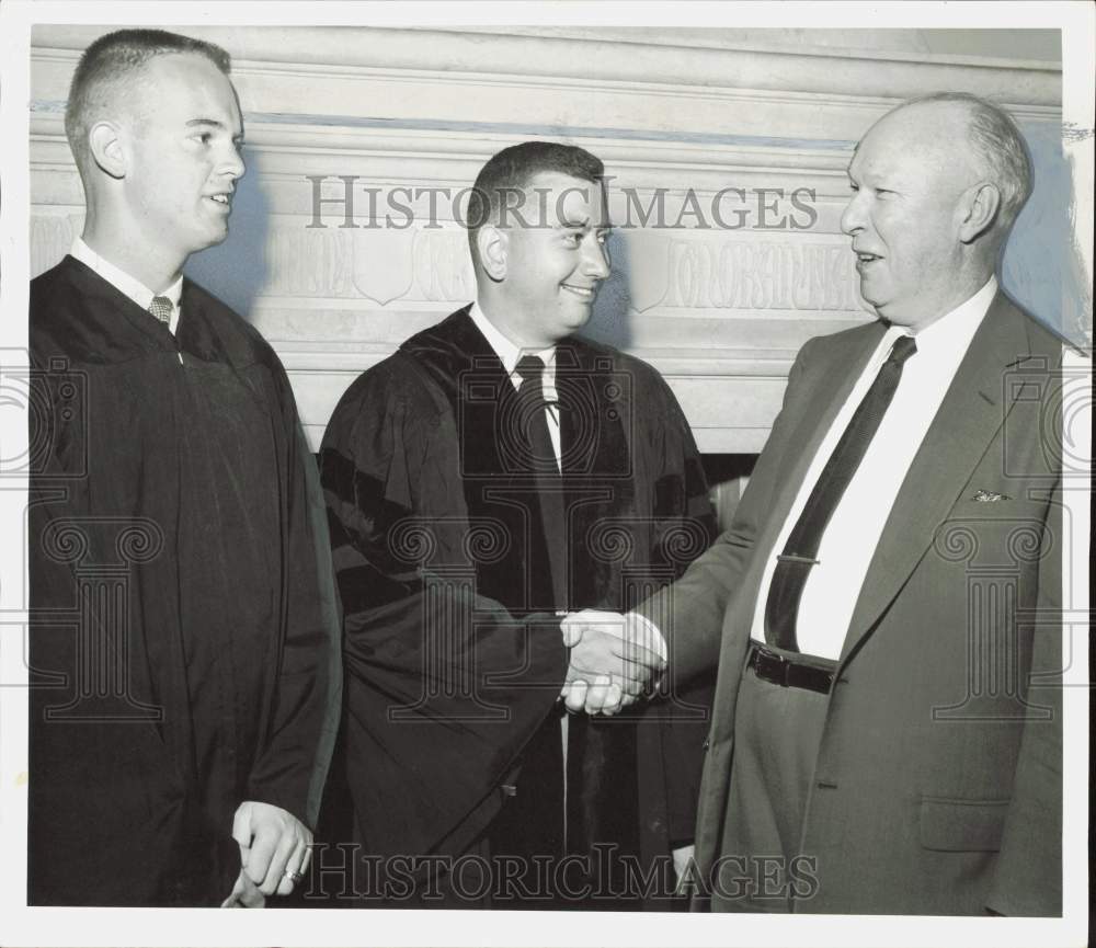 1955 Press Photo Dr. William Houston talks with Paul Bower and O.K. Crosser.- Historic Images