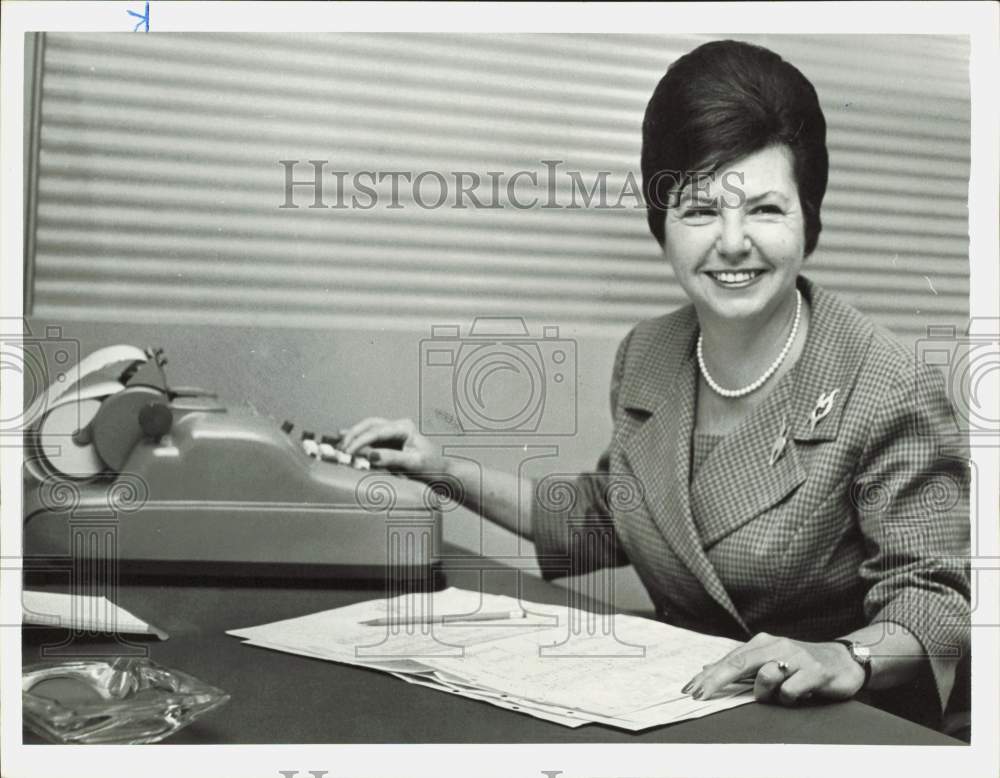 1963 Press Photo Elizabeth Rogers, NASA Budget Analysis head. - hpa85793- Historic Images