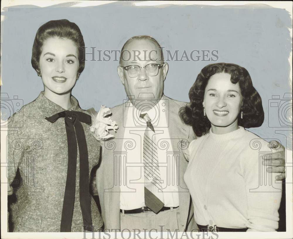 1955 Press Photo Miss American poses with John Andrews and Rose Gold.- Historic Images