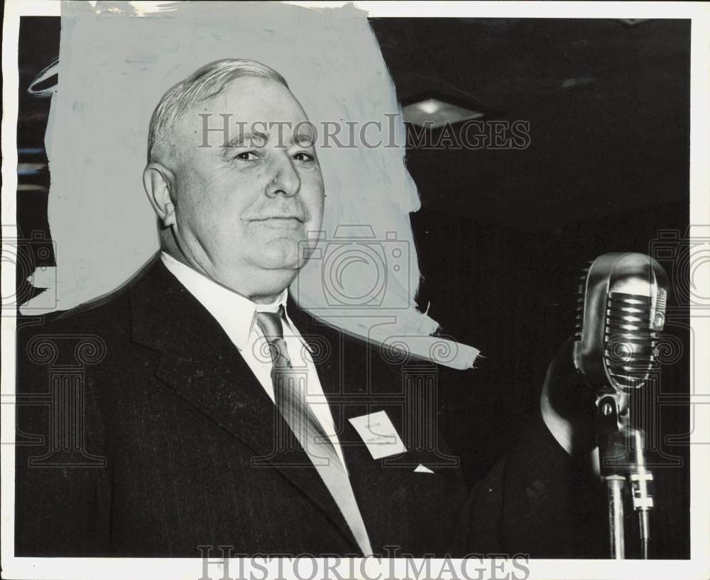 1960 Press Photo Ernest Lynn Kurth, Sr., Southland Paper owner, makes speech.- Historic Images