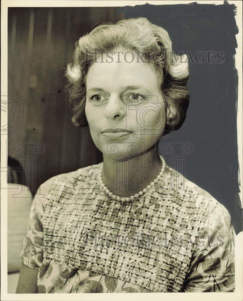 1966 Press Photo Mrs. David Peake, Smith College Club President - hpa85959- Historic Images
