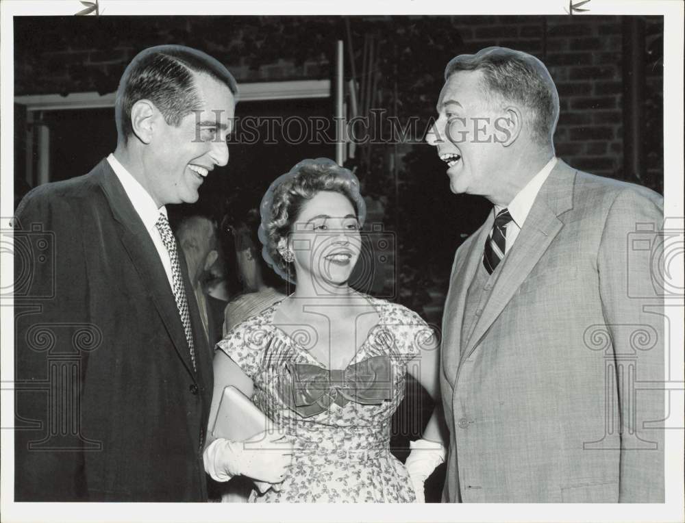 1958 Press Photo Neil McElroy, William Francis and Mrs. Everett Hutchinson chat.- Historic Images