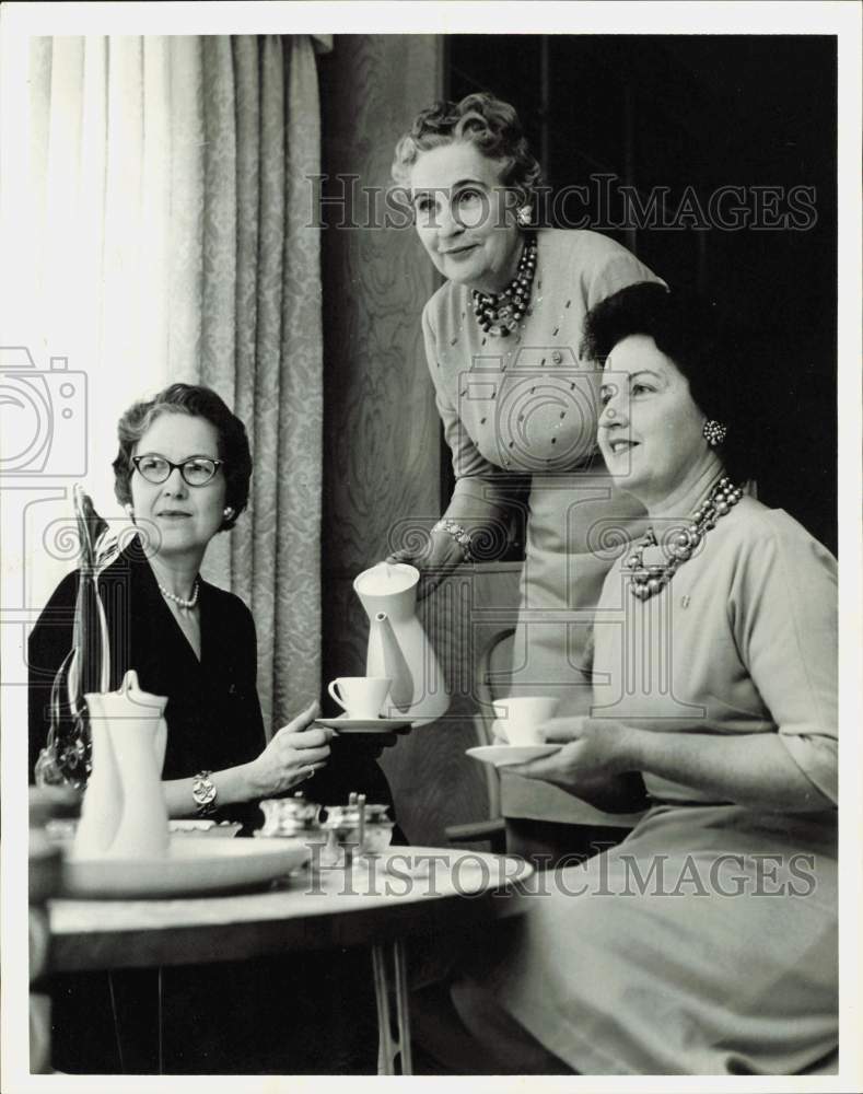 1962 Press Photo Delphian Tea hostesses pause during their event in Houston- Historic Images