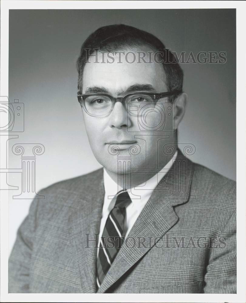 1968 Press Photo Sy Orlofsky, Columbia Gas System Service vice president.- Historic Images