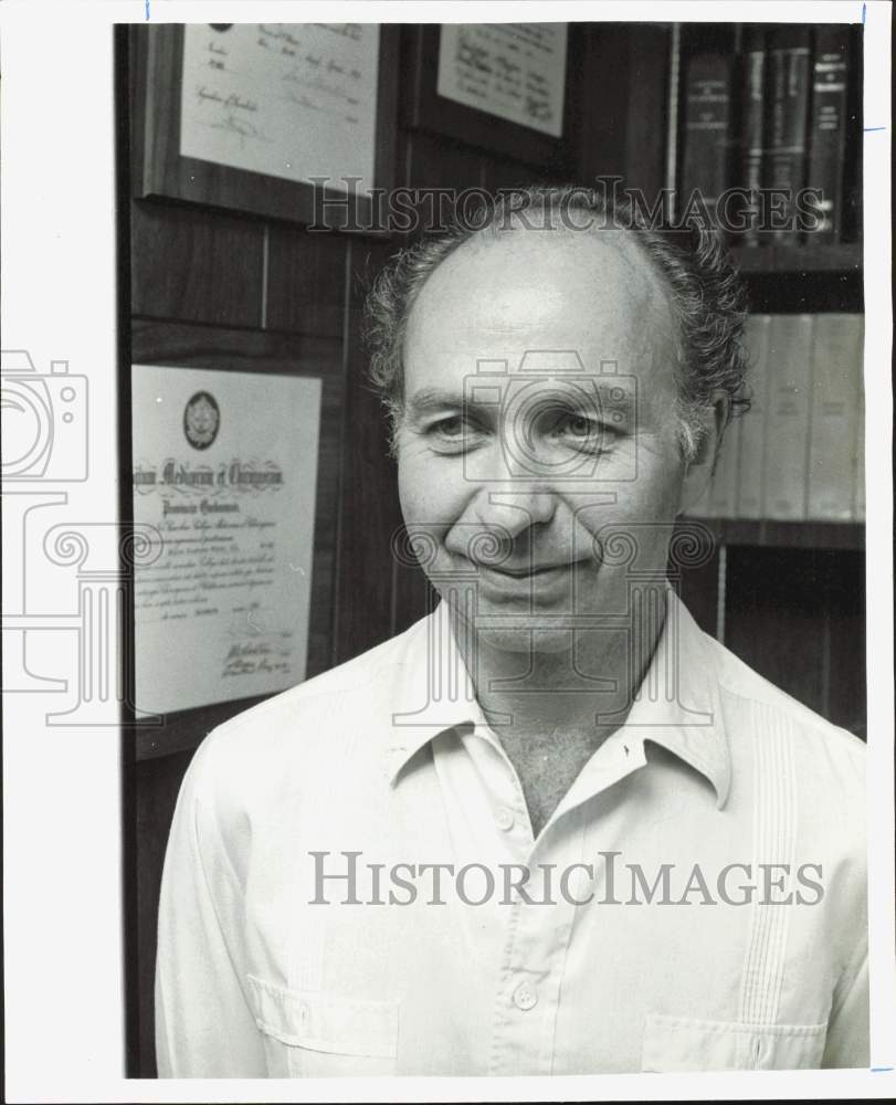 1976 Press Photo Dr. Alex M. Straja, Anesthesiology Chief at Memorial Hospital- Historic Images