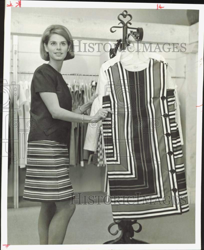 1967 Press Photo Georgia Pearce, Maid of Cotton, on Houston Visit - hpa86696- Historic Images