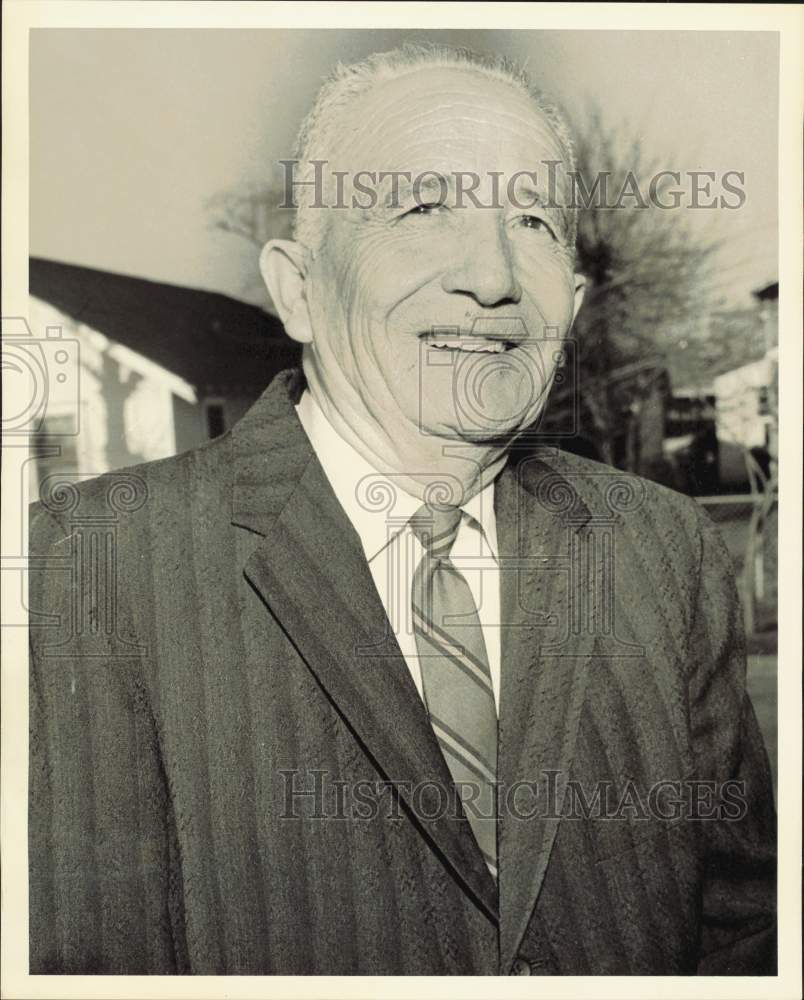 1969 Press Photo Jesse Sanchez, Filing for Citizenship, Teaches US Constitution- Historic Images