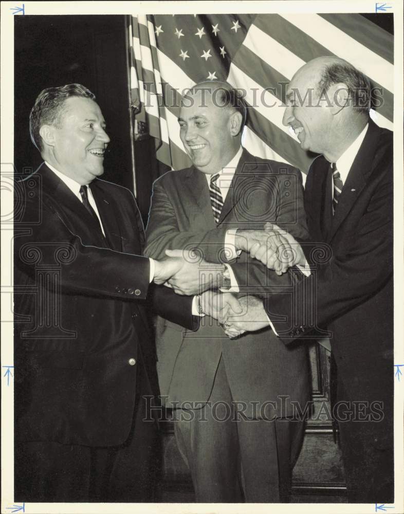 1961 Press Photo D.A. Seals, Senator Yarborough and Judge Hannay Shake Hands, TX- Historic Images