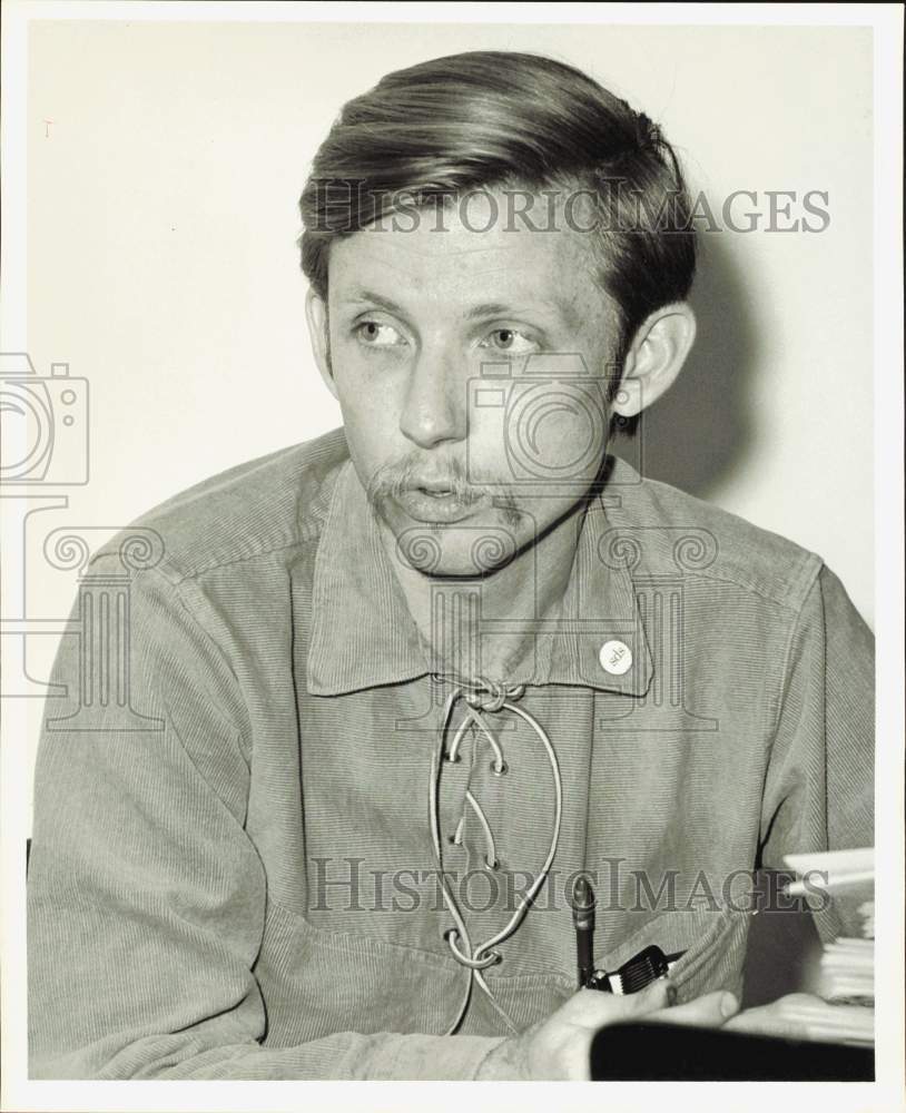 1967 Press Photo Bob Pardun of Austin, Regional Director of SDS, in Houston- Historic Images