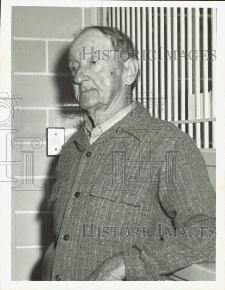 1963 Press Photo Henry Sauer Sr., at Houston Police Station, Shooting Suspect- Historic Images