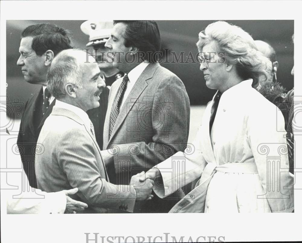 1981 Press Photo Bill Hobby, King Hussein, Mary Sue Westmoreland in Greeting- Historic Images