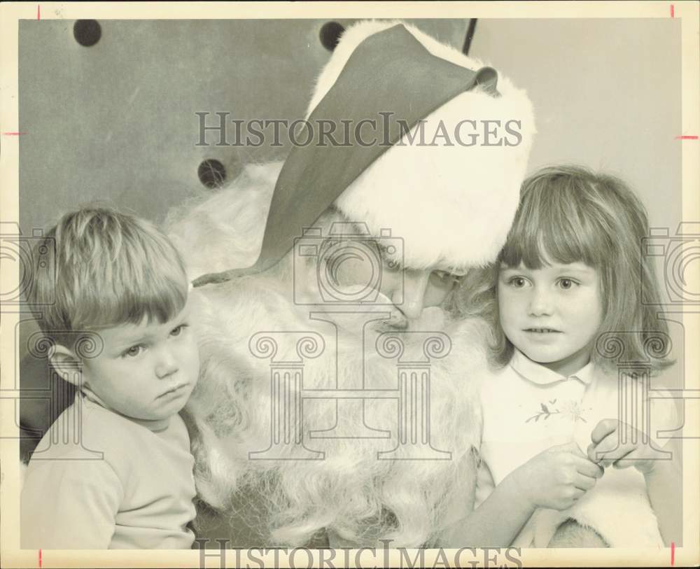 1969 Press Photo Santa Claus with Amarillo Children in Houston - hpa87334- Historic Images