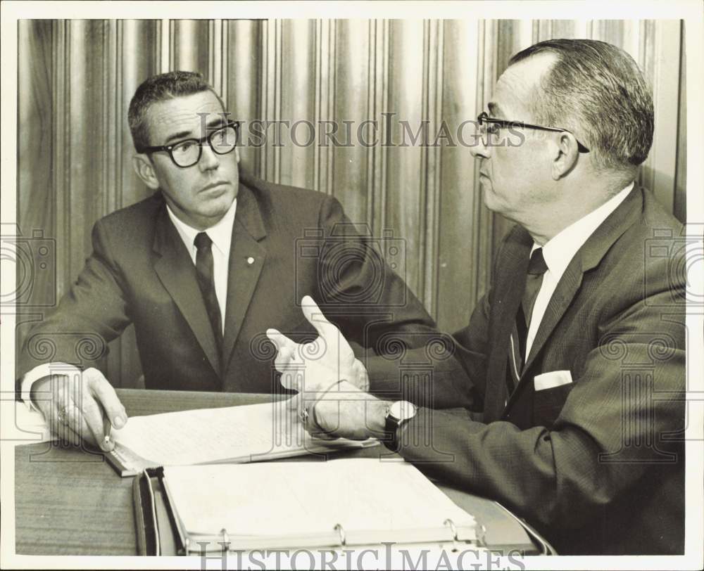 1966 Press Photo Houston Planner W.O. Parker &amp; Galveston Mayor Edward Schreiber- Historic Images