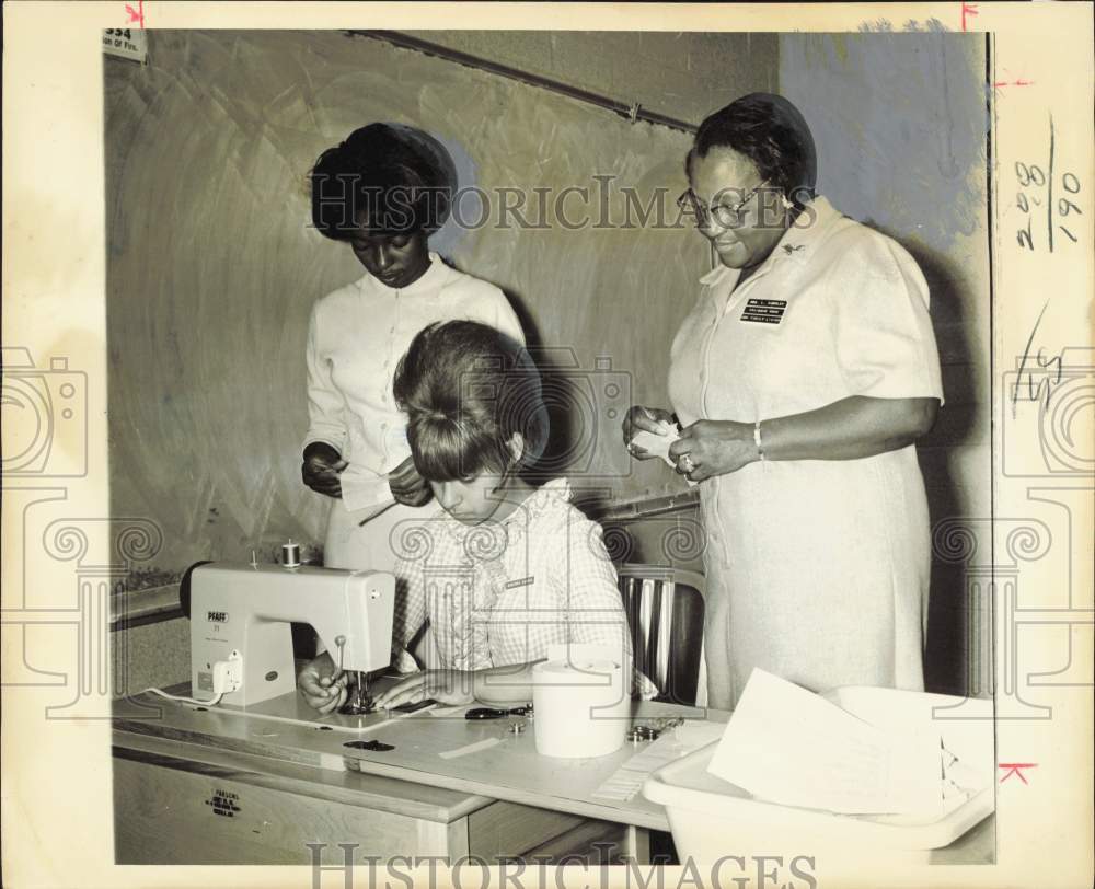 1967 Press Photo Job Corps Instructor &amp; Student at Sewing Machine - hpa87446- Historic Images