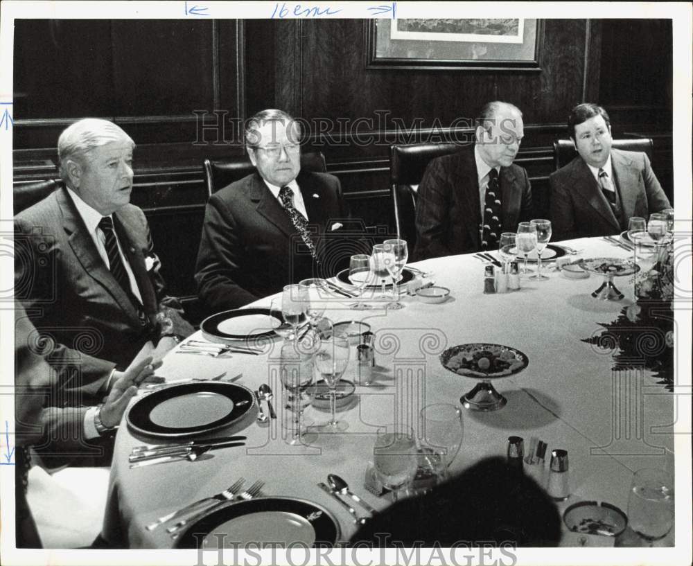 1975 Press Photo President Gerald Ford &amp; Colleagues at Houston Dinner- Historic Images