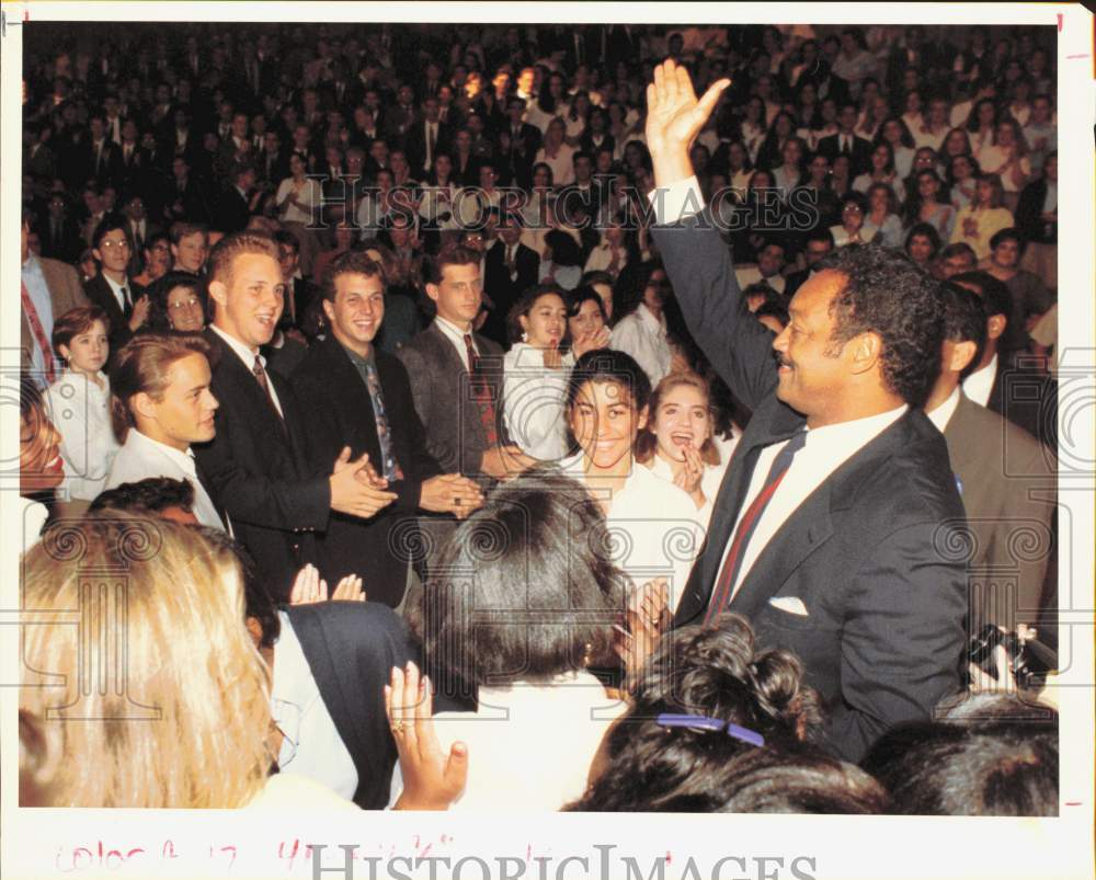 1991 Press Photo Reverend Jesse Jackson Waving at Strake Jesuit School- Historic Images