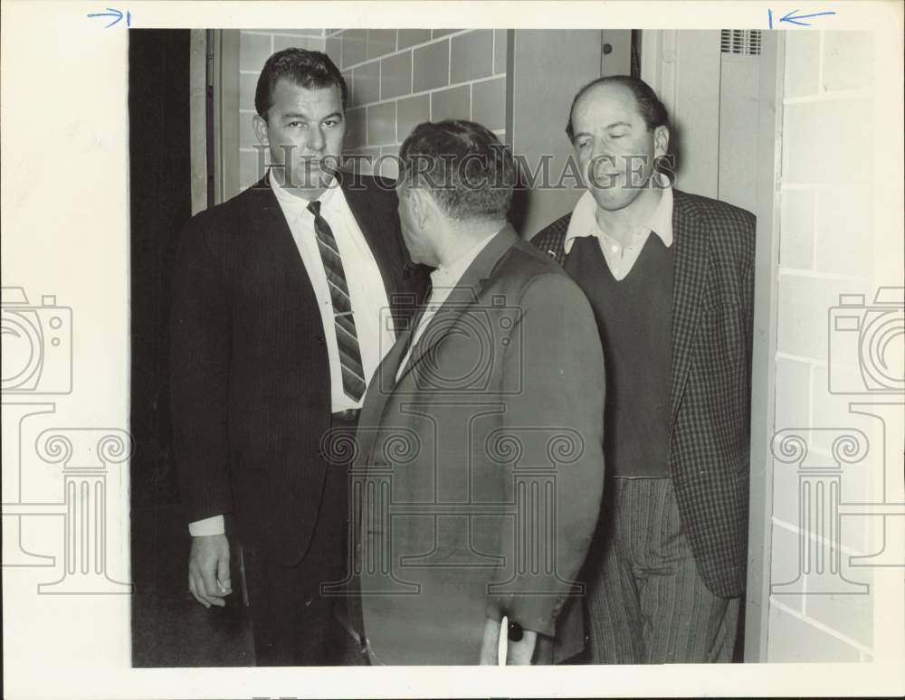 1964 Press Photo Burglary Suspect Sam Pearce Escorted by Detective - hpa87539- Historic Images