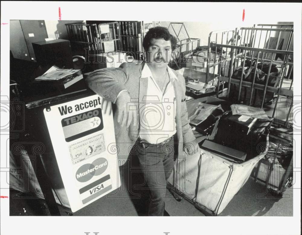 1987 Press Photo Houston Postal Inspector Henry Palmer - hpa87763- Historic Images