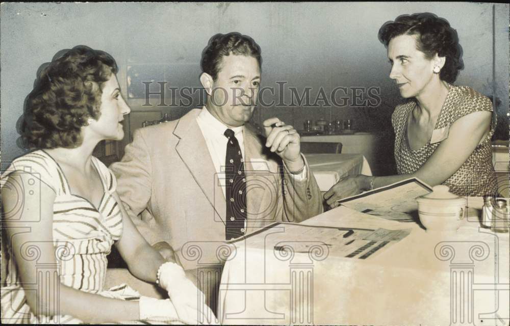 1956 Press Photo Texas Author Garland Roark &amp; Wife with Rita Cobler - hpa87780- Historic Images