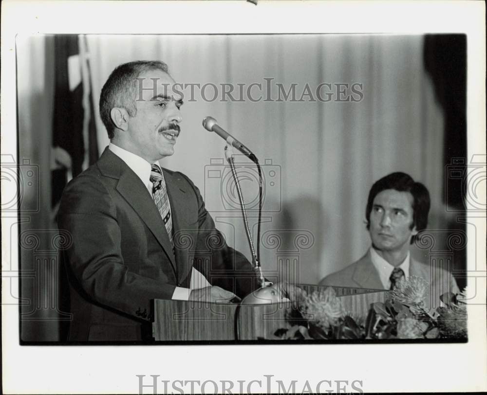 1977 Press Photo King Hussein, During Speech - hpa87841- Historic Images