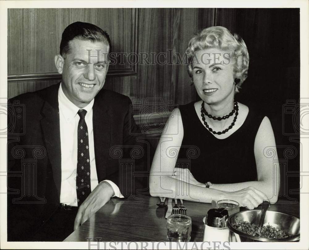 Press Photo William and Betty Randolph at Alfred&#39;s Restaurant, Houston- Historic Images