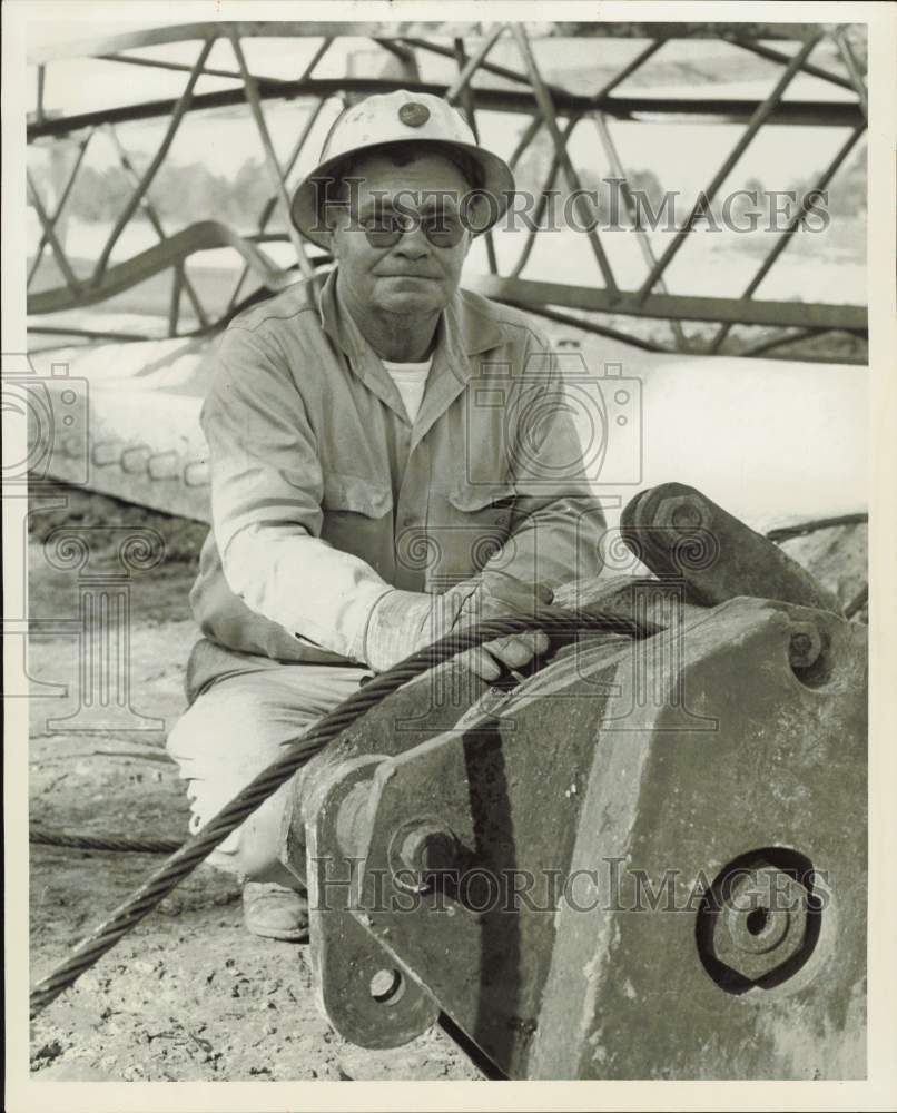 1963 Press Photo Albert Reed, Employee at William Bros. Construction Company, TX- Historic Images