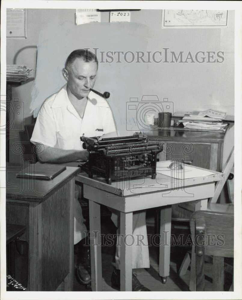 1956 Press Photo Don Reid Jr., Editor of the Huntsville Item - hpa88521- Historic Images