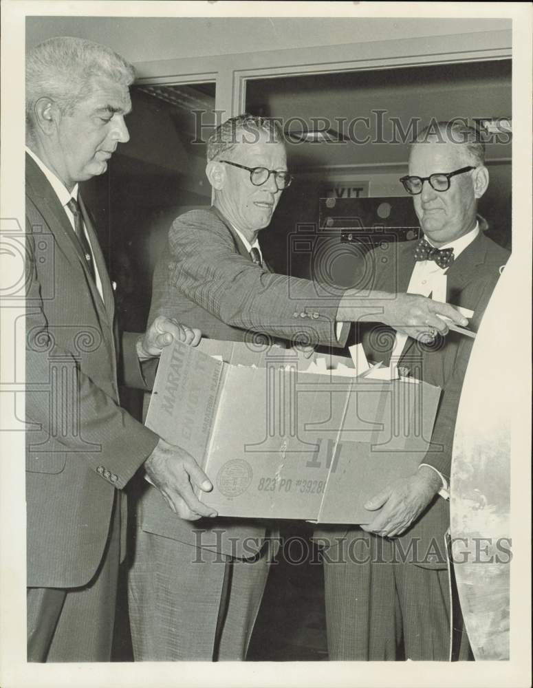 1963 Press Photo Jury Wheel Filled with Names at Harris County Courthouse, Texas- Historic Images