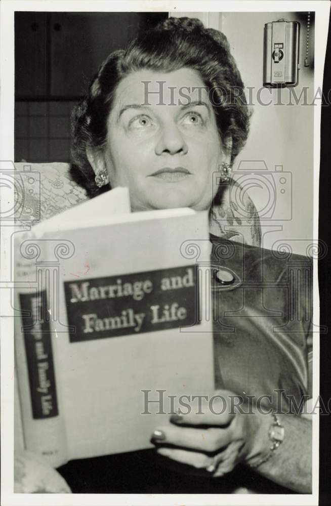 1955 Press Photo Norma Richardson, Reading &quot;Marriage and Family Life&quot; Book- Historic Images