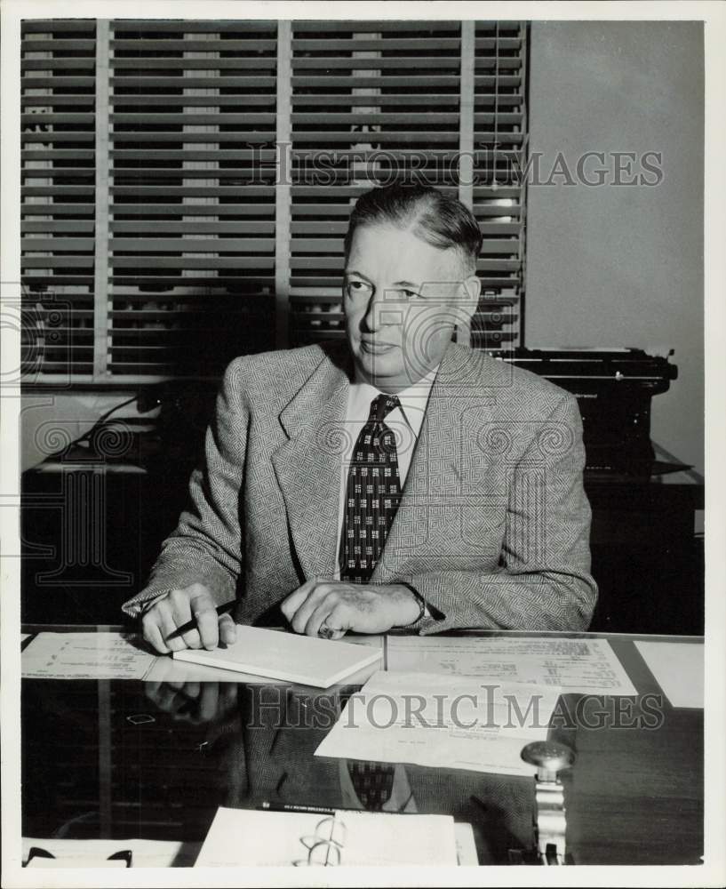 1956 Press Photo Edward Reiche, Secretary and Treasurer, Gulf Brewing Company- Historic Images