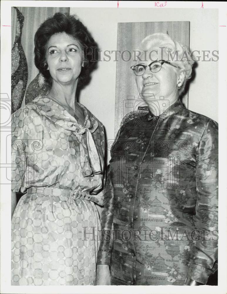 1963 Press Photo Iona M. Patterson, President of Group Action Council &amp; Friend- Historic Images