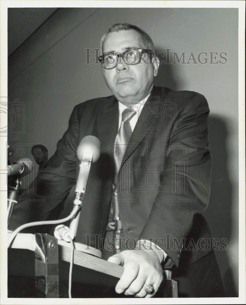 1971 Press Photo Dr. Walter A. Quebedeaux Jr., Harris County Health Official- Historic Images