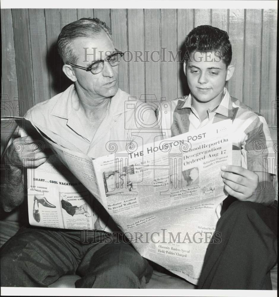 1959 Press Photo Frank H. Rankin &amp; Son David Rankin, Reading Newspaper- Historic Images