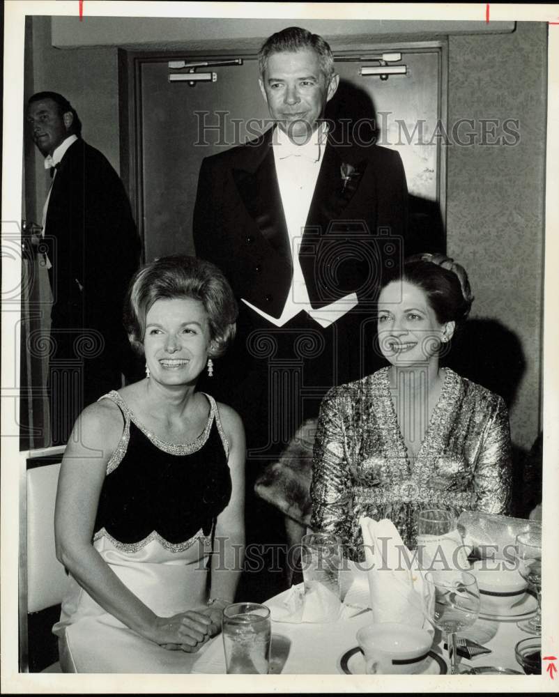 1968 Press Photo Mr. and Mrs. Edward Randall III with Guest at Allegro Ball- Historic Images