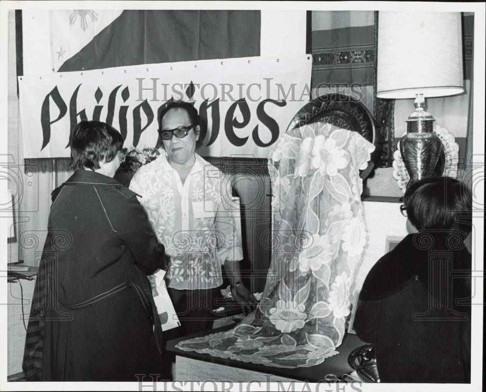 1975 Press Photo Philippines Exhibit at World Living Festival - hpa88906- Historic Images