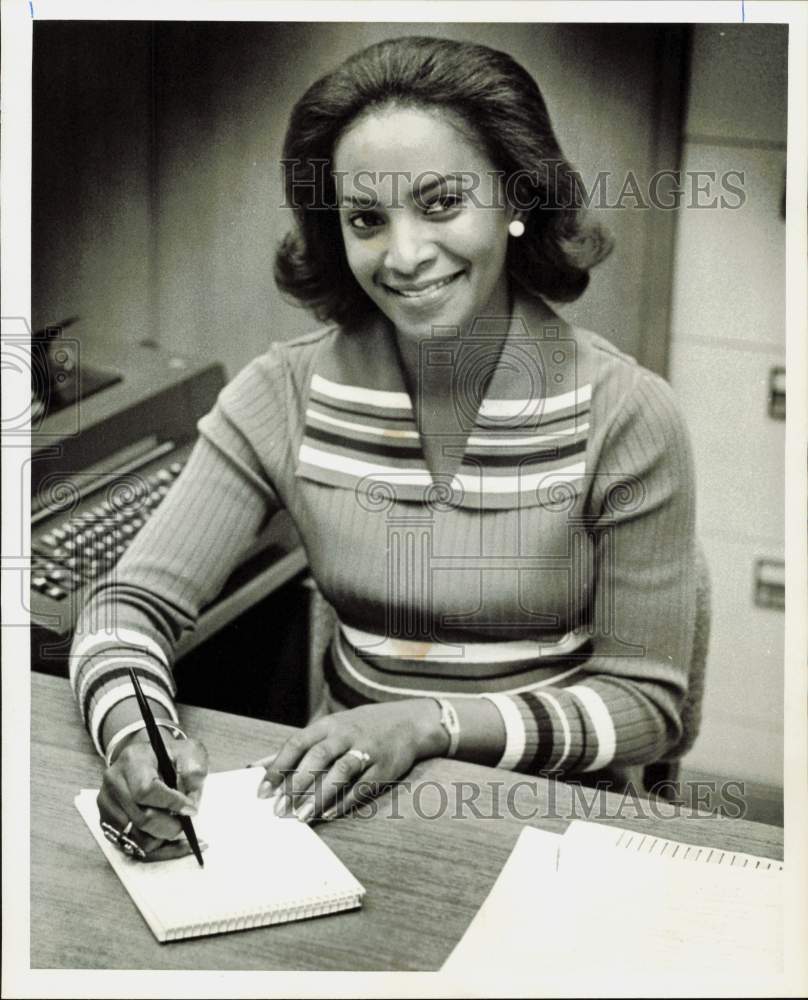 1976 Press Photo Emma Steward, Certified Professional Secretary - hpa88927- Historic Images