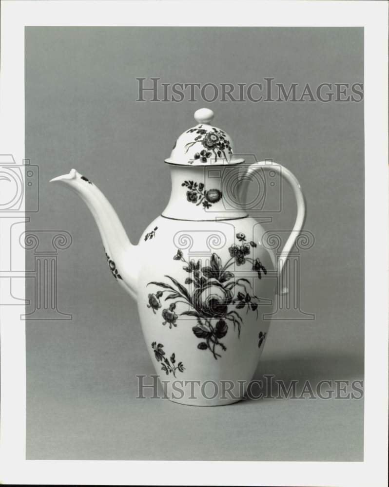 Press Photo Antique Coffee Pot by Worcester Porcelain Manufactory - hpa89097- Historic Images