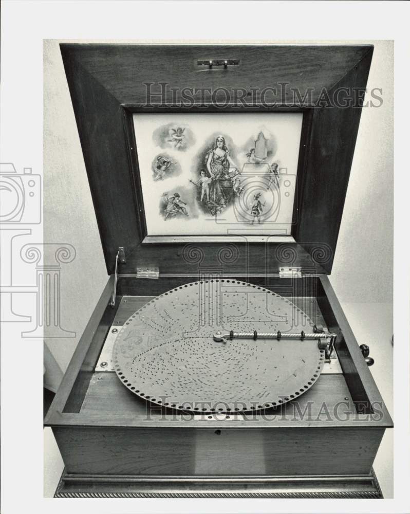 1984 Press Photo Antique Music Box - hpa89106- Historic Images