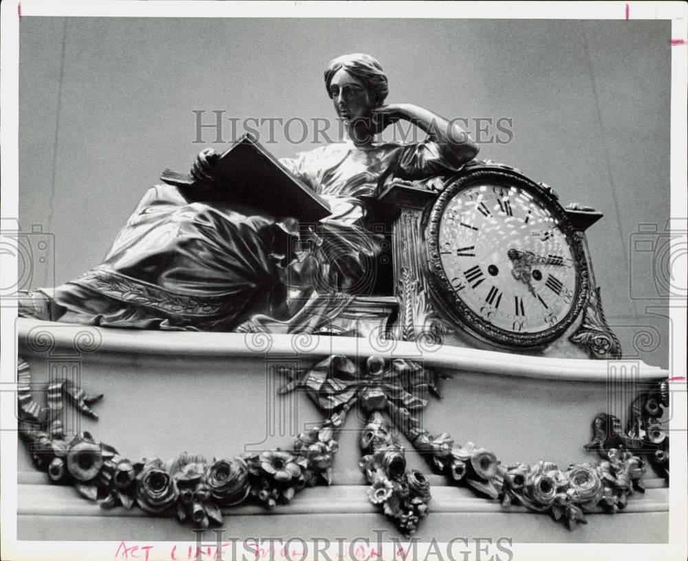 1975 Press Photo Antique French Clock in Gold-Bronze with Porcelain Face- Historic Images