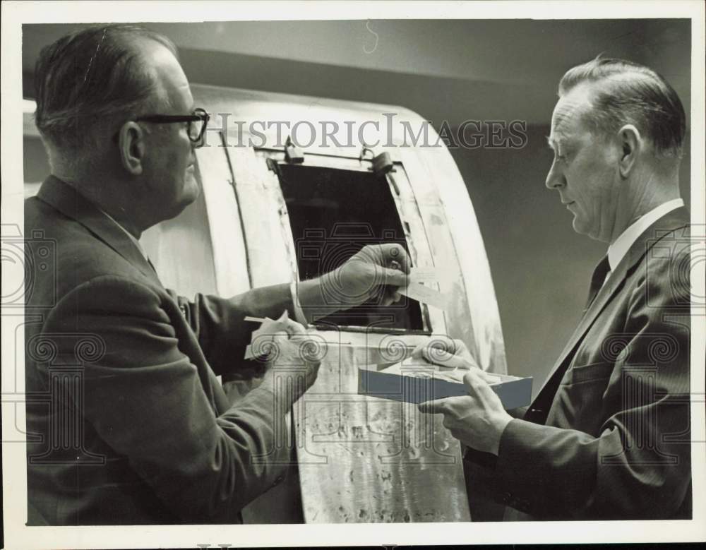 1964 Press Photo Officials Picking Jurors for Retrial of Carolyn Ann Lima- Historic Images