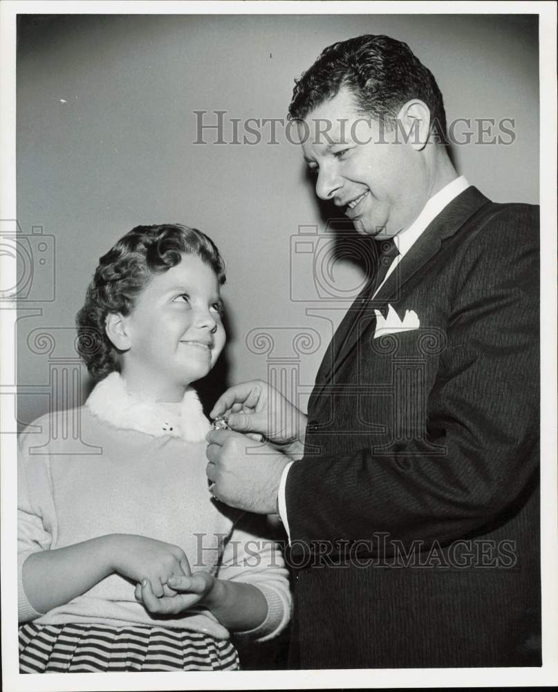 1960 Press Photo Karen Sue Winton Wins Watch in Lane Bryant Contest, Houston- Historic Images