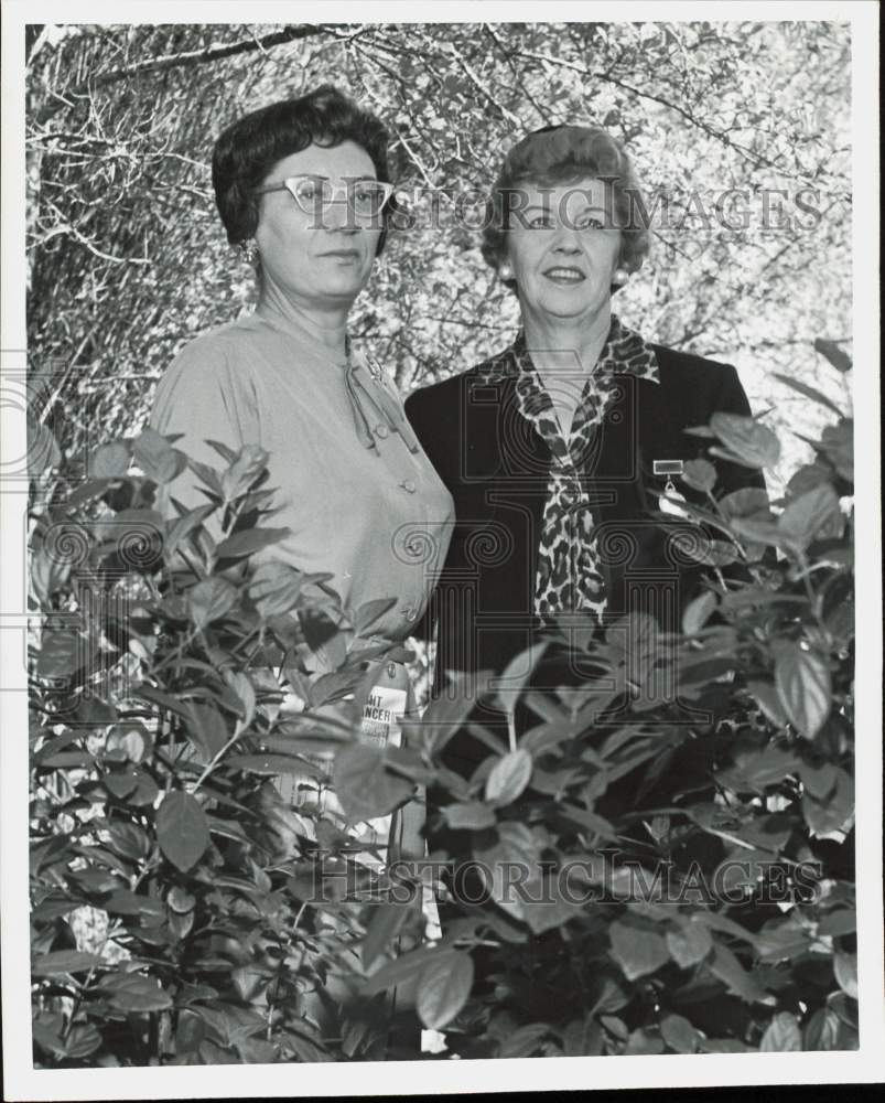 1961 Press Photo Mrs. Francis G. Bray, Wife of Insurance Executive, and Friend- Historic Images