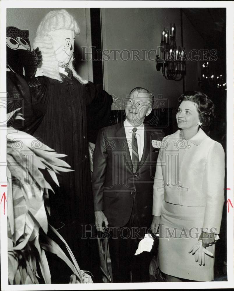 1968 Press Photo Mr. &amp; Mrs. Marvin Britton, Scarecrow at Annual Harvest Event- Historic Images