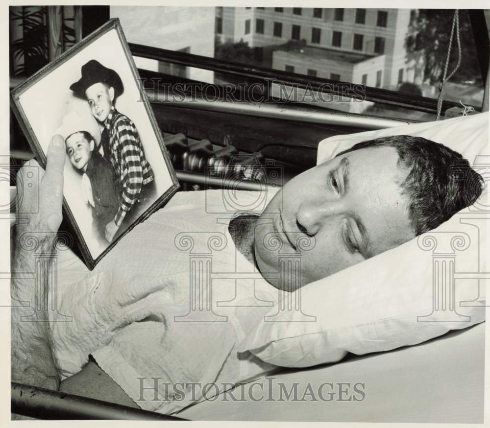 1956 Press Photo Patrolman Cecil McWhorter Looking at Family Portrait- Historic Images