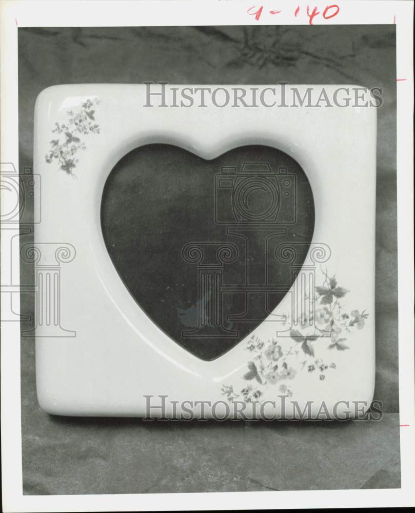 1979 Press Photo Porcelain Frame for Valentine&#39;s Day - hpa89406- Historic Images