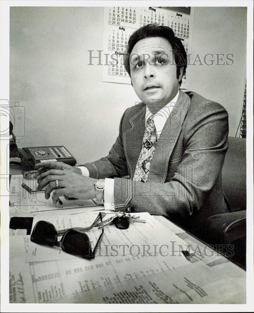 1974 Press Photo Bellaire Police Chief John Wheatley at Houston Police Station- Historic Images