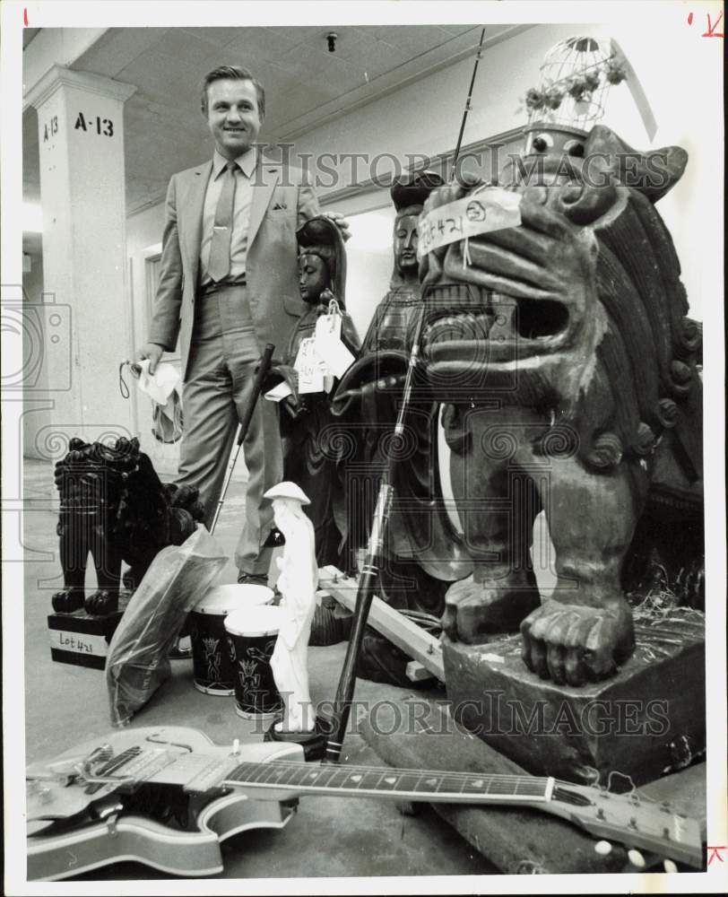 1970 Press Photo Items Seized by U.S. Customs Bureau - hpa89489- Historic Images