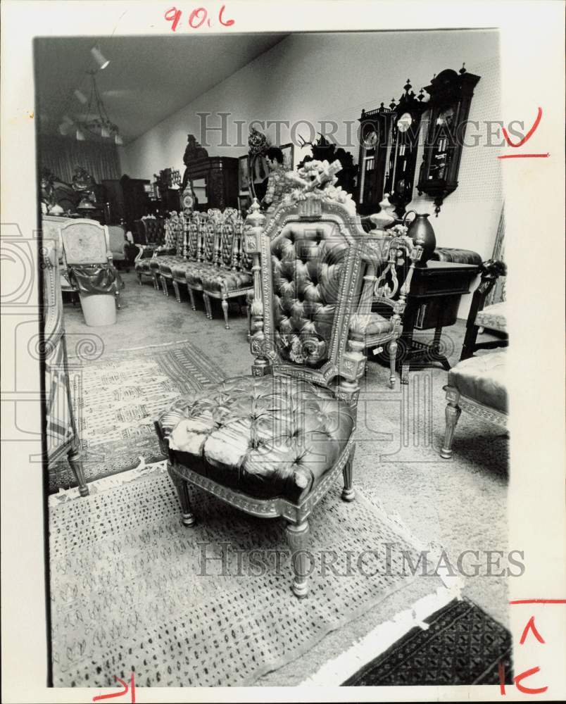 1979 Press Photo Furniture from Celestial Suite of Astroworld Hotel for Auction- Historic Images