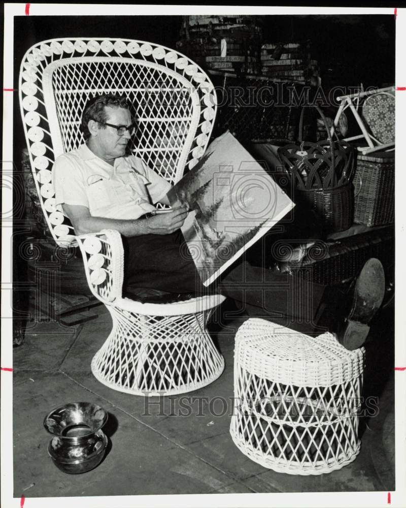 1974 Press Photo Customs Agent Charles Mayer Prepares Items for Auction- Historic Images