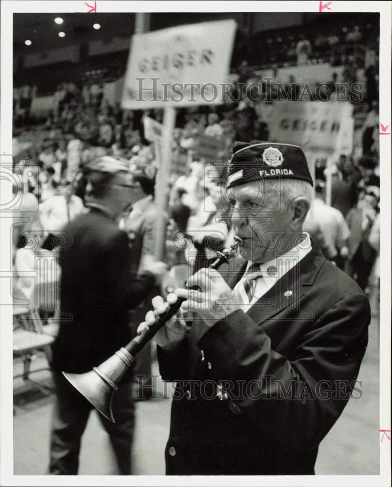 1971 Press Photo Ed Cheeseman Plays Pipe at American Legion Convention- Historic Images